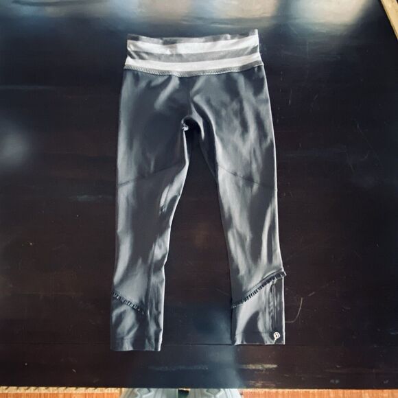 Lululemon Run Stay On Course Crop Ruffled Reflective Leggings Size 4 - Picture 9 of 13